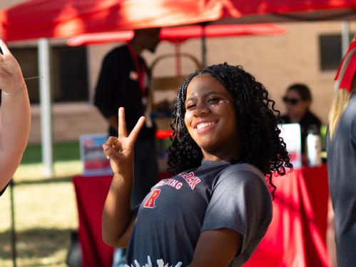 Camden cheerleader at Move-In